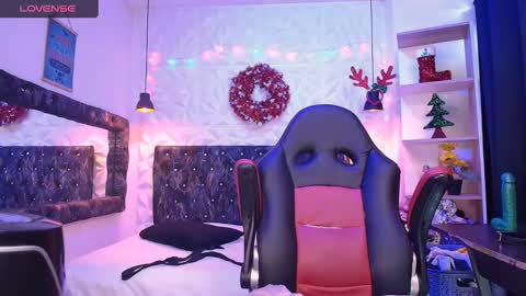 Snapshot of carolinescoth_dl chatting on 12.11.24 Caroline Scoth online show from 12.11.24