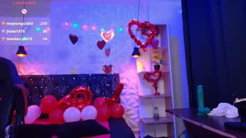 Snapshot of carolinescoth_dl chatting on 02.20.25 Caroline Scoth online show from 02.20.25