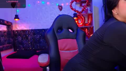 Snapshot of carolinescoth_dl chatting on 03.02.25 Caroline Scoth online show from 03.02.25