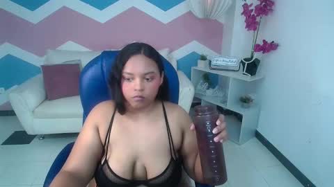 Snapshot of carollkiss chatting on 10.21.25 carollkiss online show from 10.21.25