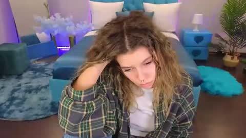 Snapshot of carriebecker chatting on 10.05.25 carriebecker online show from 10.05.25