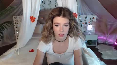 Snapshot of carriebecker chatting on 10.19.25 carriebecker online show from 10.19.25