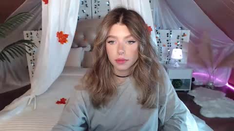 Snapshot of carriebecker chatting on 10.28.25 carriebecker online show from 10.28.25