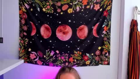 Nia  online show from 01.15.25