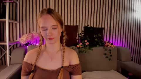 Snapshot of casey_sweeet chatting on 05.18.26 Casey sweeet online show from 05.18.26