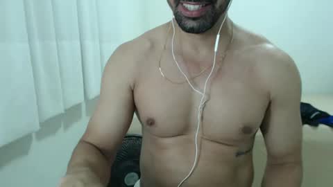 Snapshot of cashmastermuscle77 chatting on 02.06.25 cashmastermuscle77 online show from 02.06.25