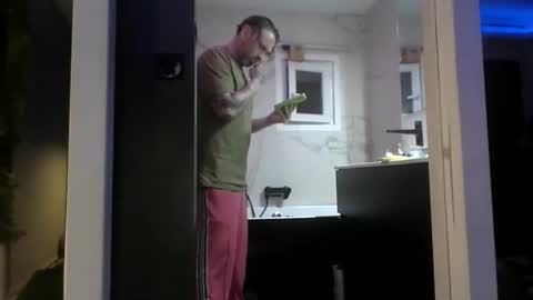 Snapshot of cassandra06400 chatting on 10.25.25 cassandra06400 online show from 10.25.25