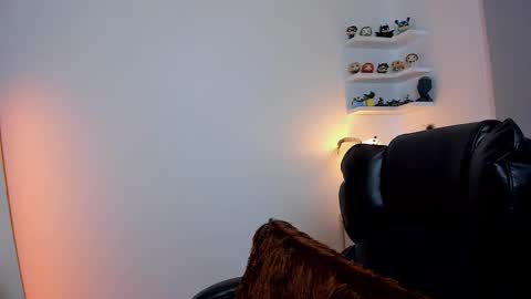 Snapshot of cassandra_caiin chatting on 11.09.25 Cassie online show from 11.09.25