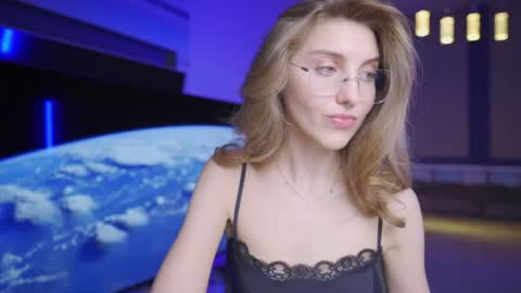 Snapshot of cassiablade1 chatting on 04.11.26 Seductress Cassia FINDOM AND SADISM NO NUDE online show from 04.11.26