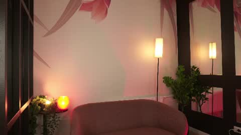 Hello my name is Cassie and my friend Nilo is also here online show from 07.23.26