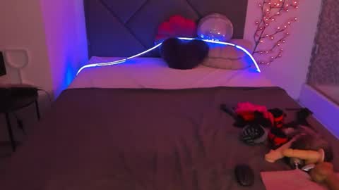 Snapshot of cassieevanss chatting on 06.15.26 Cassie online show from 06.15.26