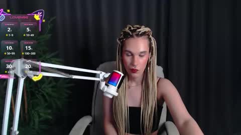 Snapshot of cassiemich chatting on 12.01.25 Cassie online show from 12.01.25