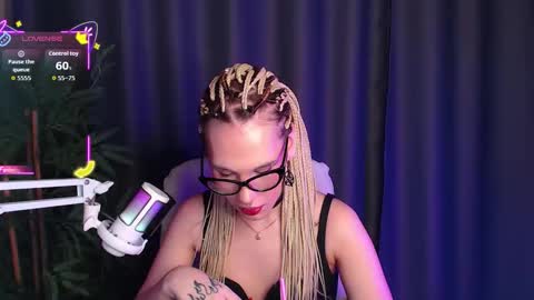 Snapshot of cassiemich chatting on 12.03.25 Cassie online show from 12.03.25