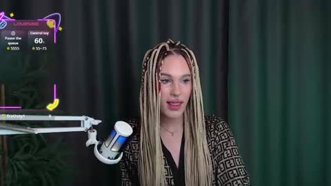 Snapshot of cassiemich chatting on 12.16.25 Cassie online show from 12.16.25