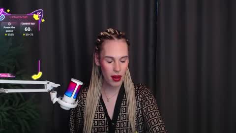 Snapshot of cassiemich chatting on 12.18.25 Cassie online show from 12.18.25