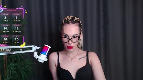 Snapshot of cassiemich chatting on 12.21.25 Cassie online show from 12.21.25