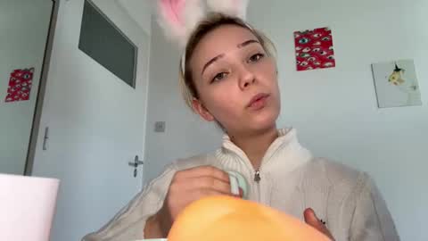 Snapshot of cassijent chatting on 03.06.26 Olivia online show from 03.06.26