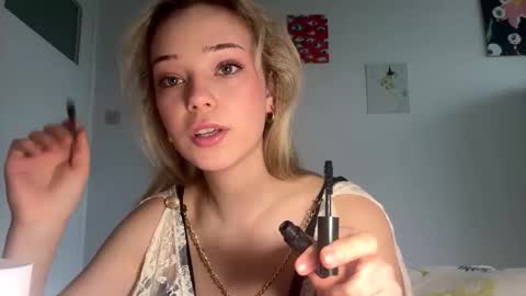 Snapshot of cassijent chatting on 03.08.26 Olivia online show from 03.08.26