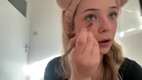 Snapshot of cassijent chatting on 03.17.26 Olivia online show from 03.17.26