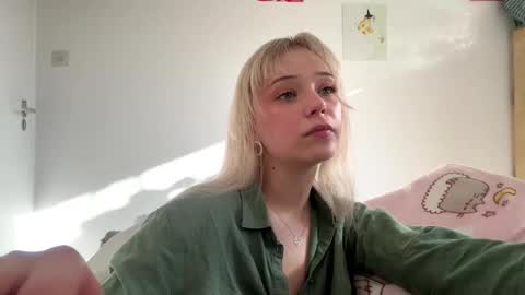 Snapshot of cassijent chatting on 03.18.26 Olivia online show from 03.18.26