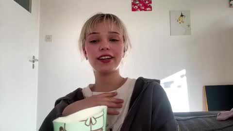 Snapshot of cassijent chatting on 03.31.26 Olivia online show from 03.31.26