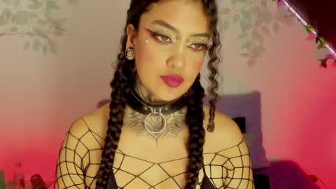 Cata green model independient online show from 01.25.25