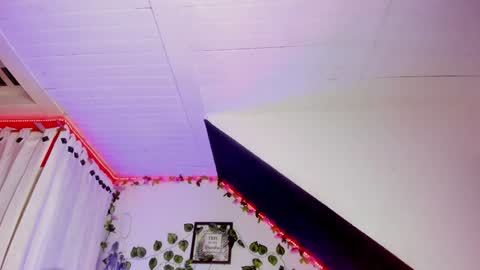 Cata green model independient online show from 01.30.25