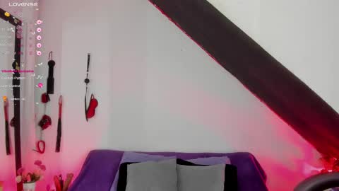 Cata green model independient online show from 03.11.25