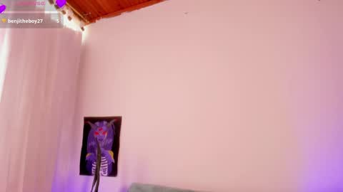 Cata green model independient online show from 04.27.26