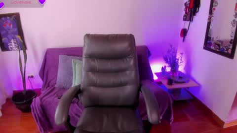 Cata green model independient online show from 05.04.26