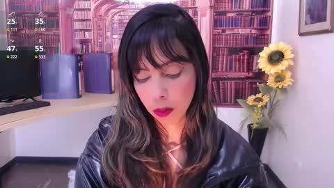 Snapshot of catalella_ar chatting on 10.01.25 Queen Catalella online show from 10.01.25