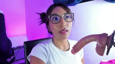 Cata  Monday- Saturday   On line at 0100pm-0700pm online show from 03.03.25