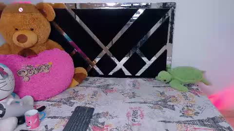 Snapshot of catalina_smith__ chatting on 06.19.26 Catalina online show from 06.19.26