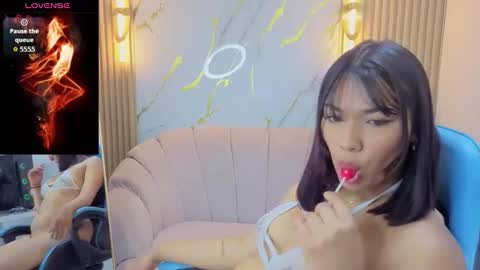 Snapshot of catherine_b_ chatting on 10.11.25 catherin online show from 10.11.25