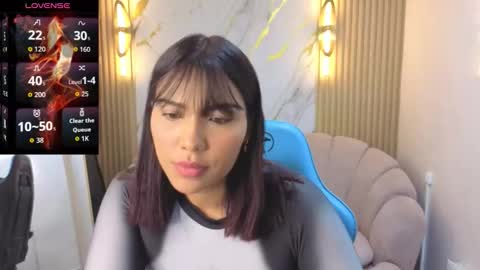 Snapshot of catherine_b_ chatting on 10.15.25 catherin online show from 10.15.25