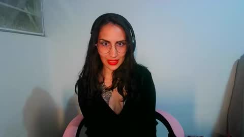 Snapshot of catmitx chatting on 01.17.26 Vianey online show from 01.17.26