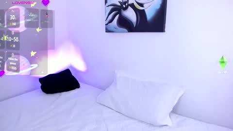 Snapshot of cattnamy chatting on 03.07.25 CattNamy online show from 03.07.25