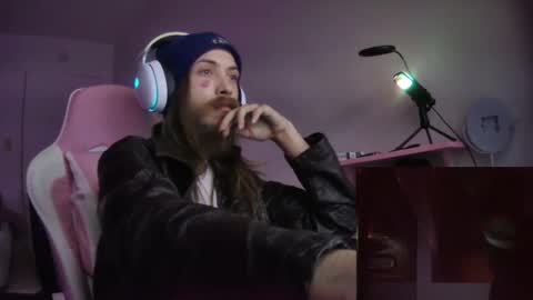 Snapshot of cattywompiscreations chatting on 01.21.25 zatbabydaddy online show from 01.21.25