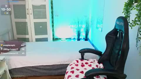 Snapshot of caty_cuddly chatting on 02.19.25 caty_cuddly online show from 02.19.25