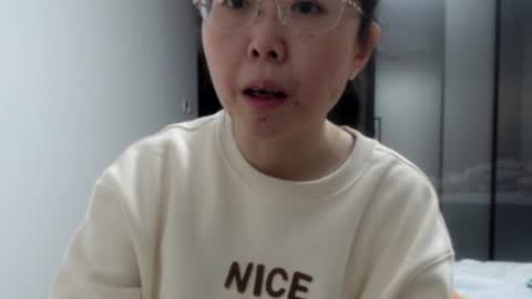 Snapshot of cbz112233 chatting on 12.17.24 ANNYANNY online show from 12.17.24