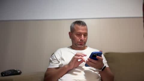 Snapshot of ccmhp1 chatting on 06.12.26 Tomys online show from 06.12.26
