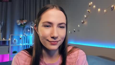 Josie Manesi online show from 03.05.25