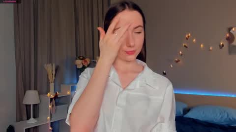 Josie Manesi online show from 03.07.25