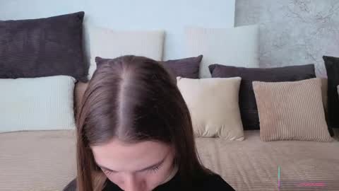 Josie Manesi online show from 05.04.26