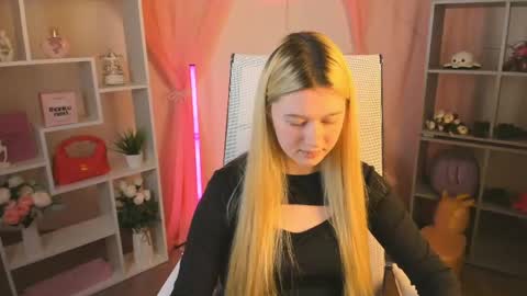 Snapshot of celestinemauriac chatting on 04.19.26 your cute kitty online show from 04.19.26