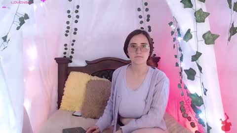 Hello guys my name is Sofi and Lizzie and  Vanessa online show from 02.19.25