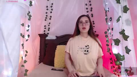 Hello guys my name is Sofi and Lizzie and  Vanessa online show from 02.26.25