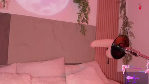 Hello guys my name is Sofi and Lizzie and  Vanessa online show from 09.20.25