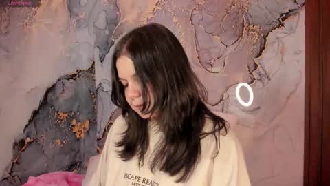 Hello guys my name is Sofi and Lizzie and  Vanessa online show from 03.01.26