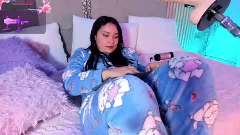 Hello guys my name is Sofi and Lizzie and  Vanessa online show from 07.25.26